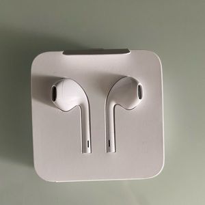 BRAND NEW Apple Headphones with Lightning cable